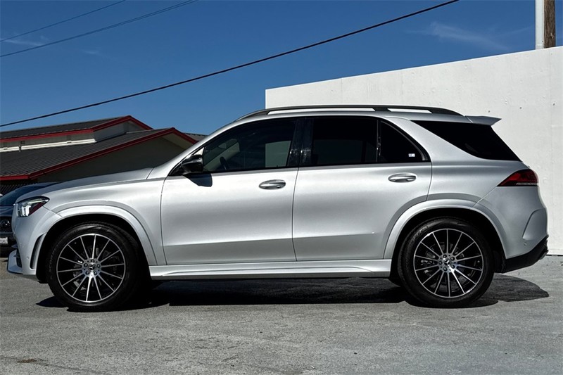Mercedes-Benz GLE Vehicle Full-screen Gallery Image 07