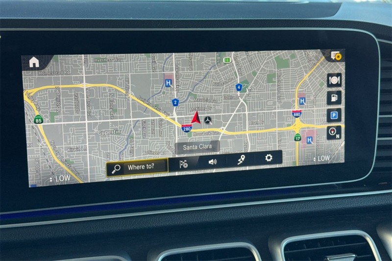 Mercedes-Benz GLE Vehicle Full-screen Gallery Image 18