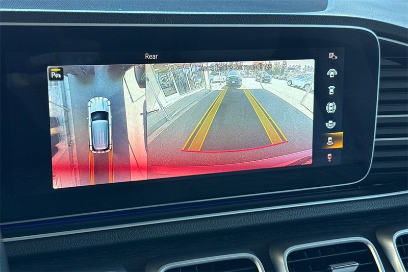 Mercedes-Benz GLE Vehicle Full-screen Gallery Image 19