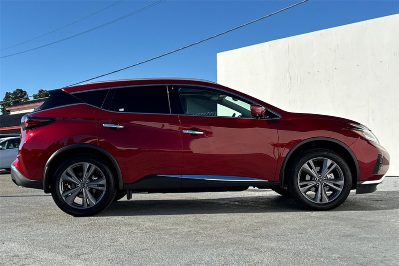 Nissan Murano Vehicle Full-screen Gallery Image 03
