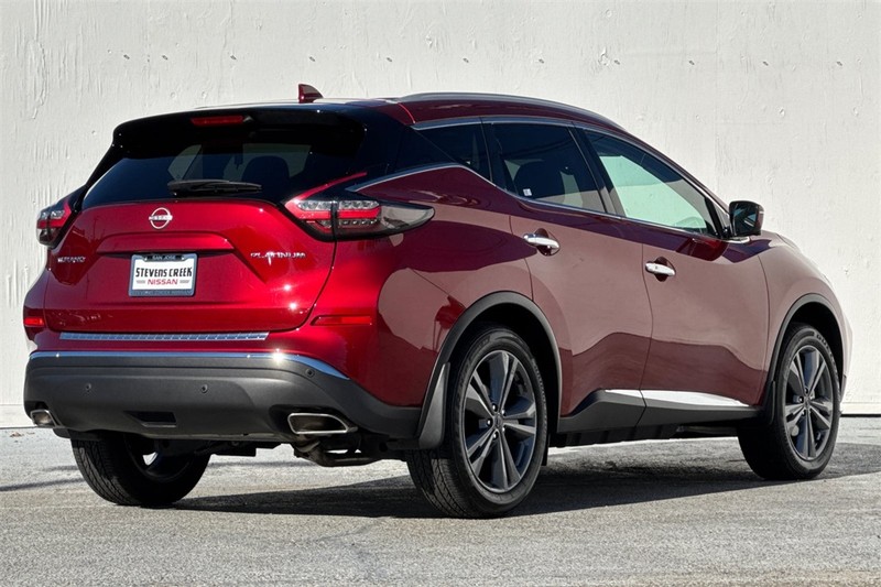 Nissan Murano Vehicle Full-screen Gallery Image 04