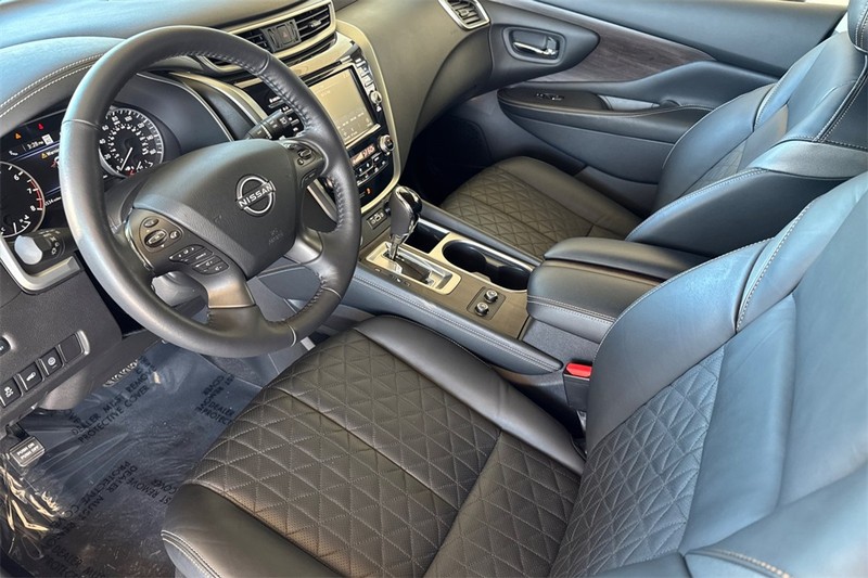 Nissan Murano Vehicle Full-screen Gallery Image 10