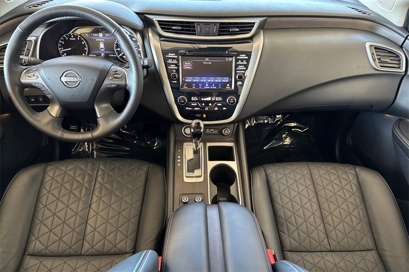 Nissan Murano Vehicle Full-screen Gallery Image 13