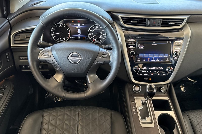 Nissan Murano Vehicle Full-screen Gallery Image 14