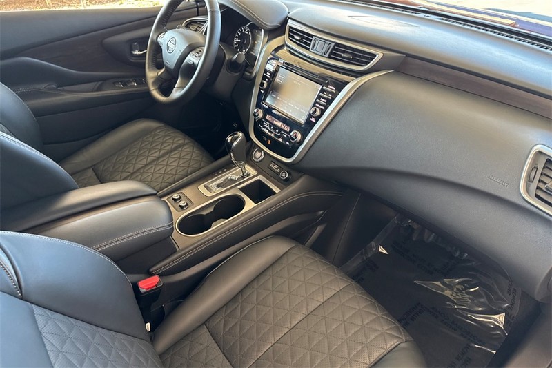 Nissan Murano Vehicle Full-screen Gallery Image 15