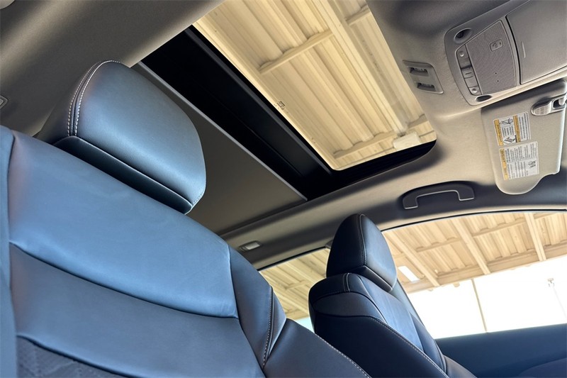 Nissan Murano Vehicle Full-screen Gallery Image 16