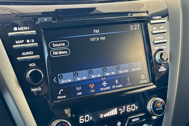 Nissan Murano Vehicle Full-screen Gallery Image 17