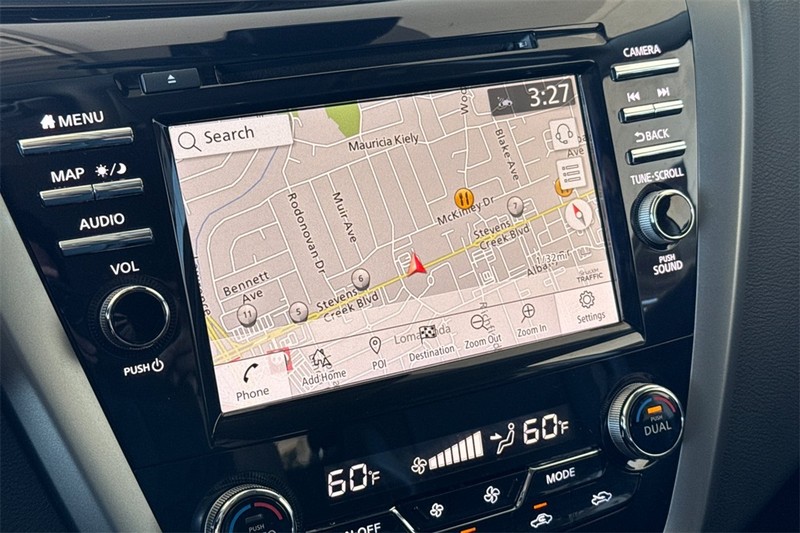 Nissan Murano Vehicle Full-screen Gallery Image 18