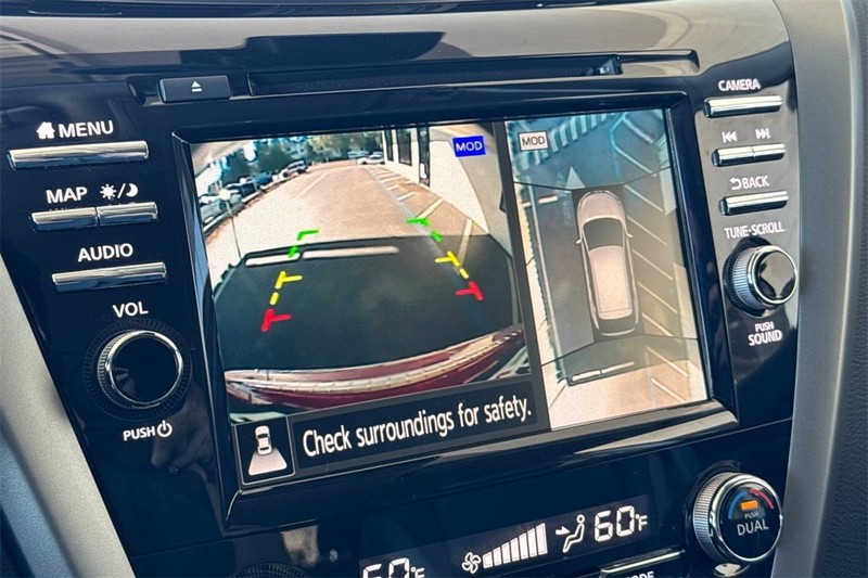 Nissan Murano Vehicle Full-screen Gallery Image 19