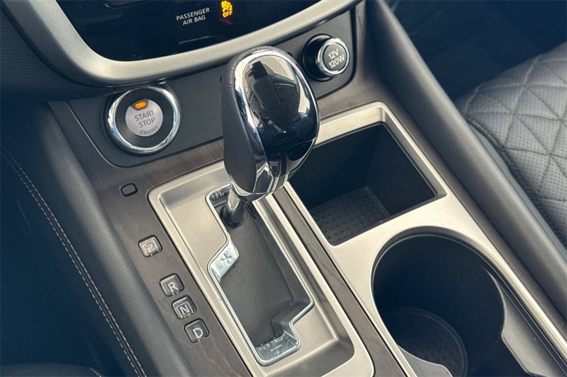 Nissan Murano Vehicle Full-screen Gallery Image 21