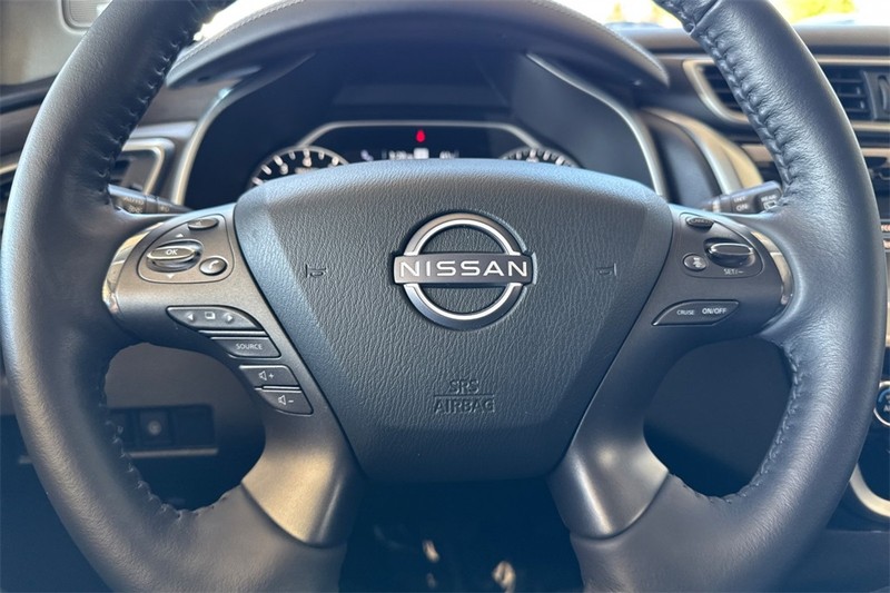 Nissan Murano Vehicle Full-screen Gallery Image 23