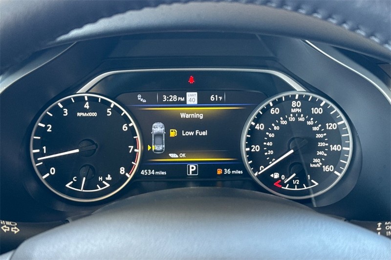 Nissan Murano Vehicle Full-screen Gallery Image 24