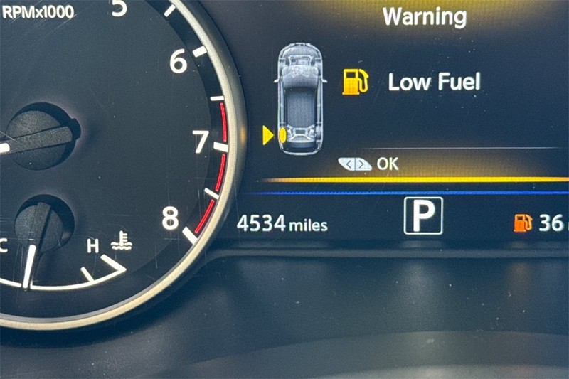 Nissan Murano Vehicle Full-screen Gallery Image 25