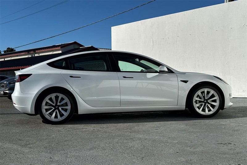 Tesla Model 3 Vehicle Full-screen Gallery Image 03