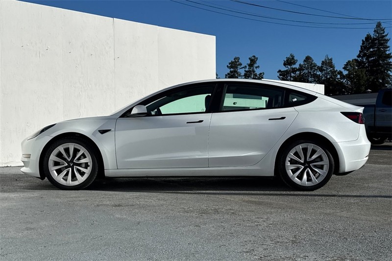 Tesla Model 3 Vehicle Full-screen Gallery Image 07