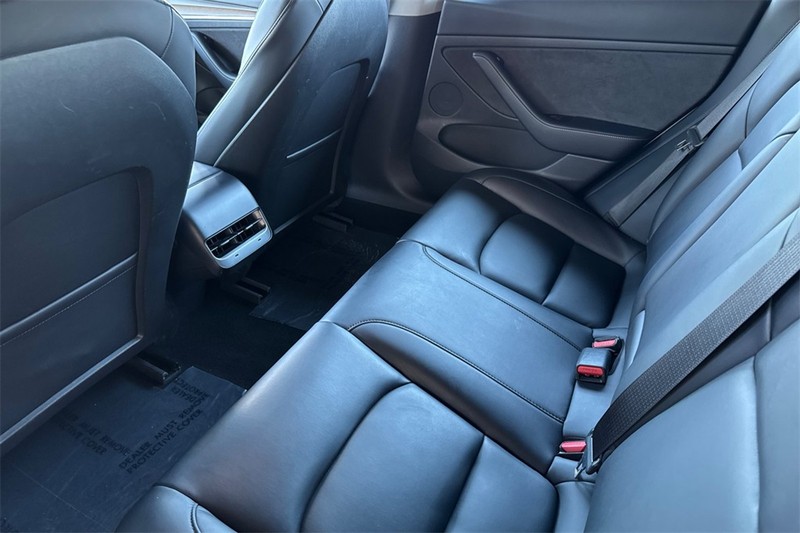 Tesla Model 3 Vehicle Full-screen Gallery Image 12