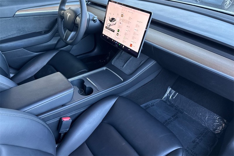Tesla Model 3 Vehicle Full-screen Gallery Image 15