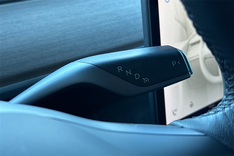 Tesla Model 3 Vehicle Full-screen Gallery Image 21