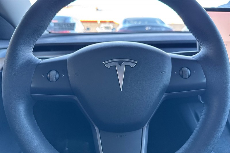 Tesla Model 3 Vehicle Full-screen Gallery Image 22