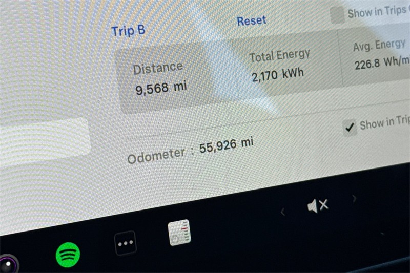 Tesla Model 3 Vehicle Full-screen Gallery Image 24