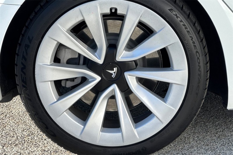 Tesla Model 3 Vehicle Full-screen Gallery Image 25