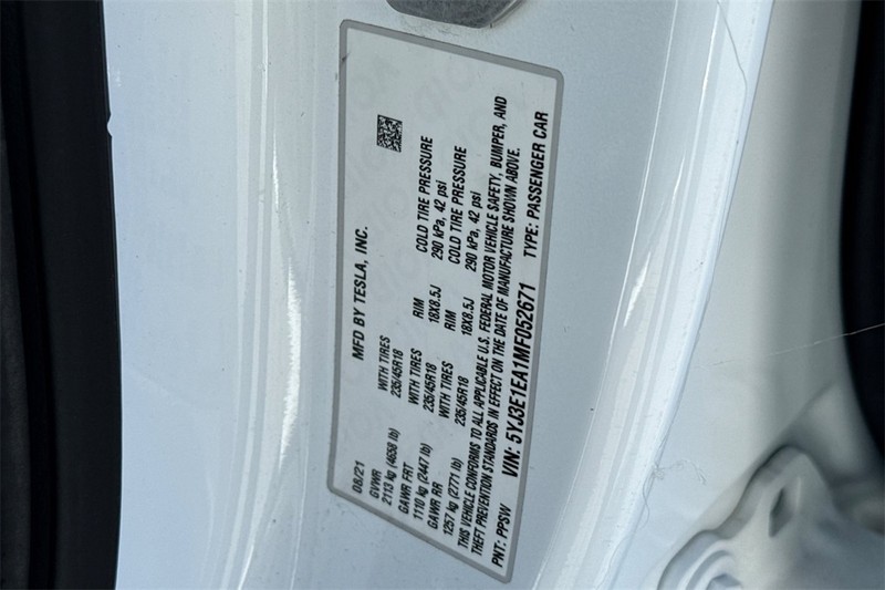 Tesla Model 3 Vehicle Full-screen Gallery Image 27