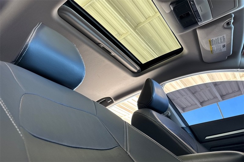 Nissan Altima Vehicle Full-screen Gallery Image 16