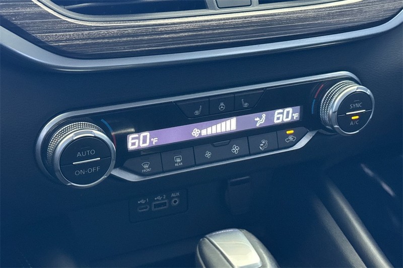 Nissan Altima Vehicle Full-screen Gallery Image 20