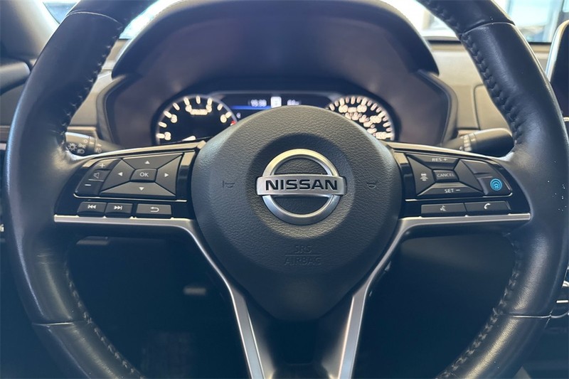 Nissan Altima Vehicle Full-screen Gallery Image 23