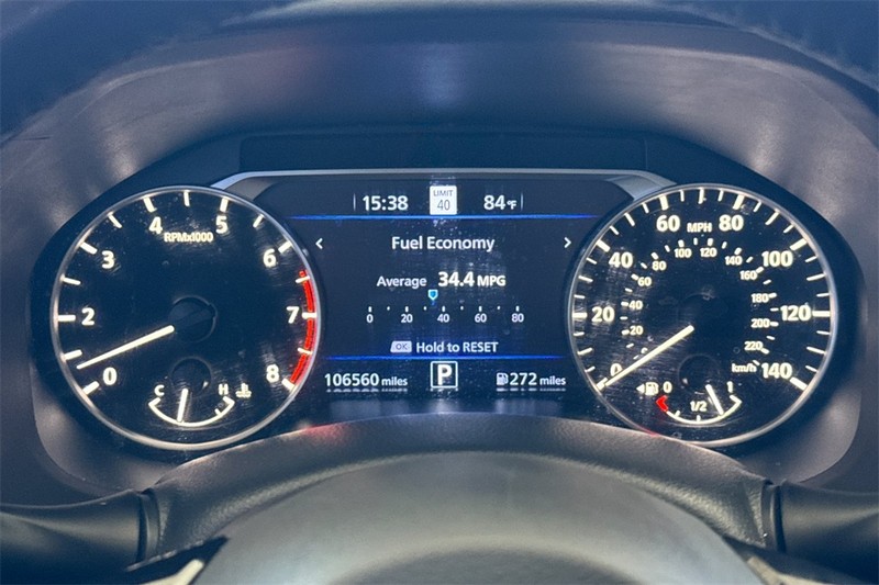 Nissan Altima Vehicle Full-screen Gallery Image 24