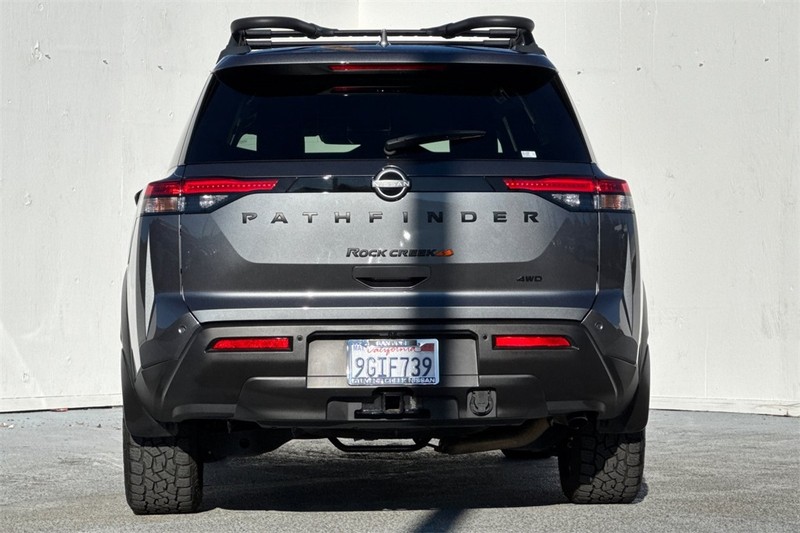 Nissan Pathfinder Vehicle Full-screen Gallery Image 05