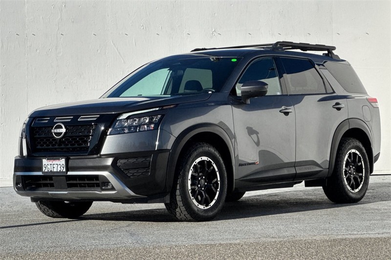 Nissan Pathfinder Vehicle Full-screen Gallery Image 08