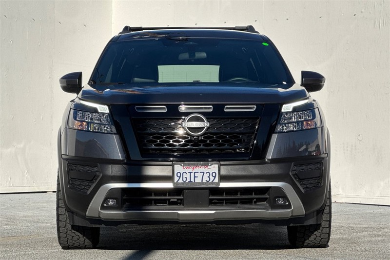 Nissan Pathfinder Vehicle Full-screen Gallery Image 09