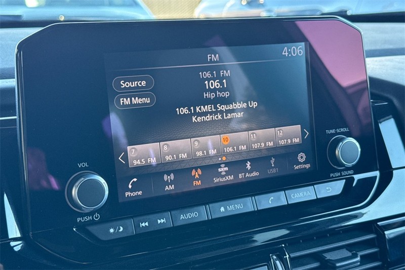 Nissan Pathfinder Vehicle Full-screen Gallery Image 17