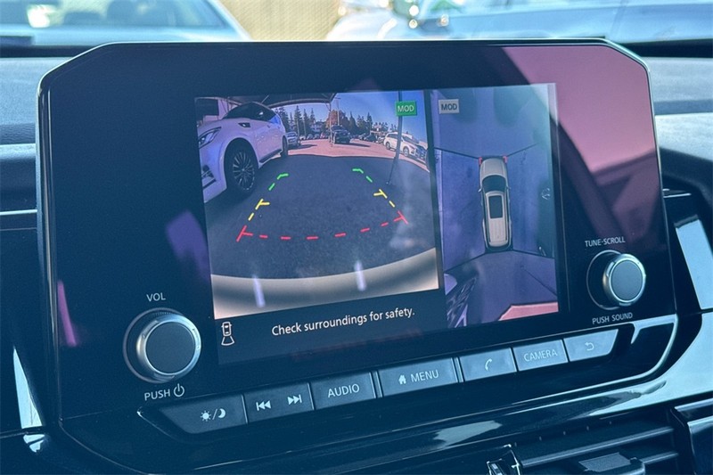 Nissan Pathfinder Vehicle Full-screen Gallery Image 18