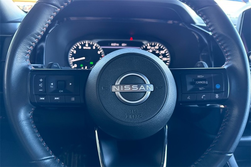 Nissan Pathfinder Vehicle Full-screen Gallery Image 22