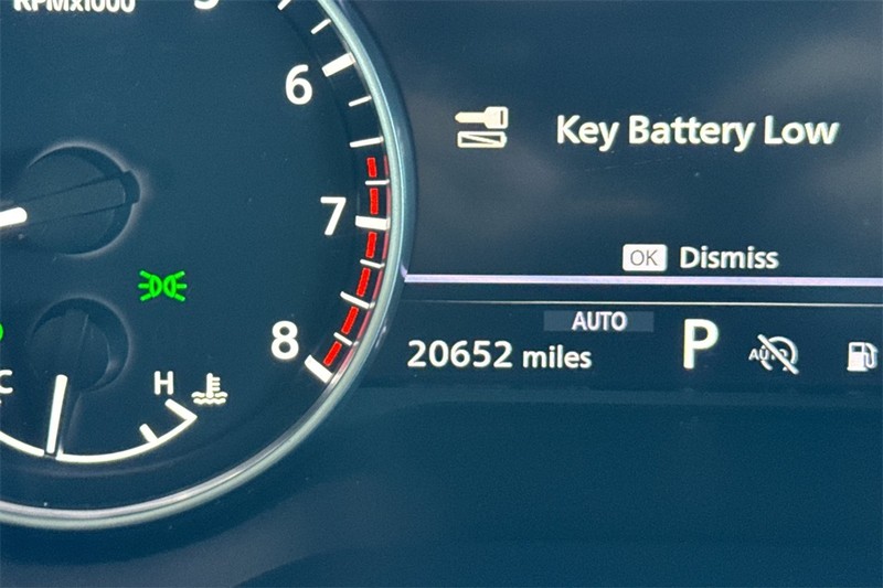 Nissan Pathfinder Vehicle Full-screen Gallery Image 24