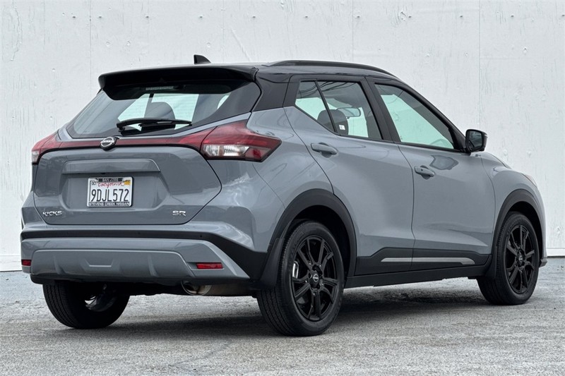 Nissan Kicks Vehicle Full-screen Gallery Image 04