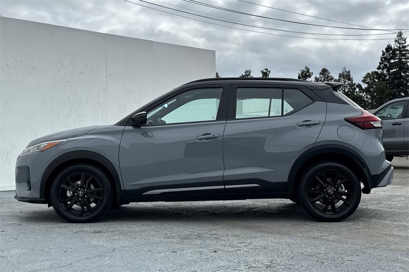 Nissan Kicks Vehicle Full-screen Gallery Image 07