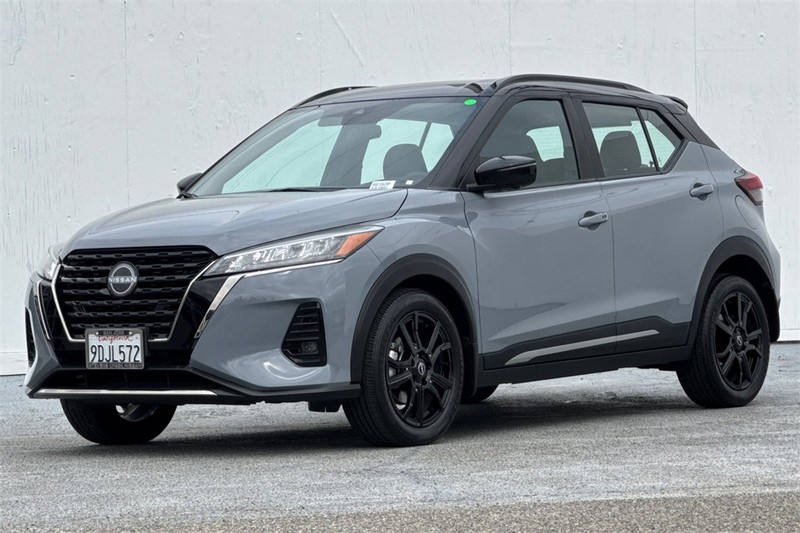 Nissan Kicks Vehicle Full-screen Gallery Image 08