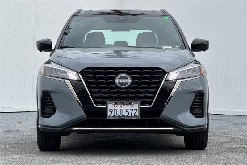 Nissan Kicks Vehicle Full-screen Gallery Image 09