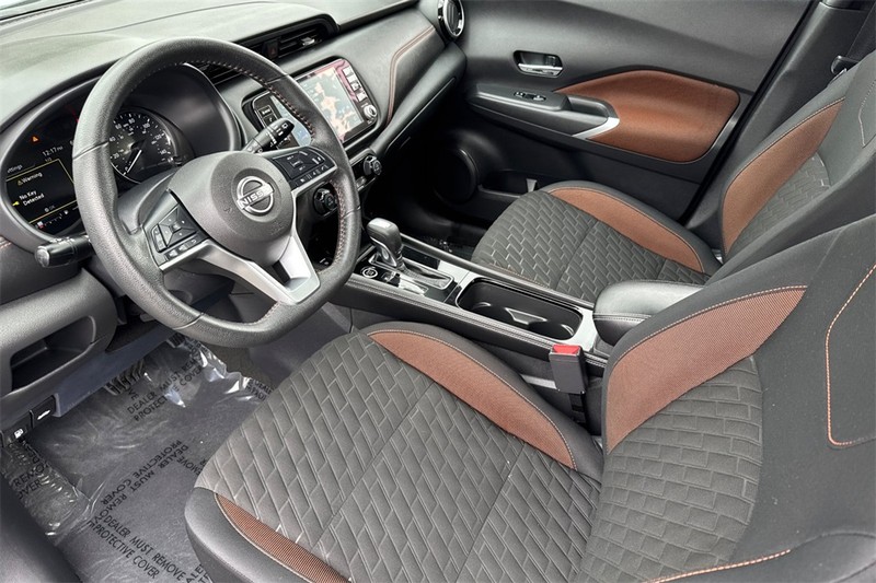 Nissan Kicks Vehicle Full-screen Gallery Image 10