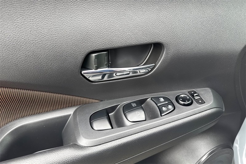 Nissan Kicks Vehicle Full-screen Gallery Image 11