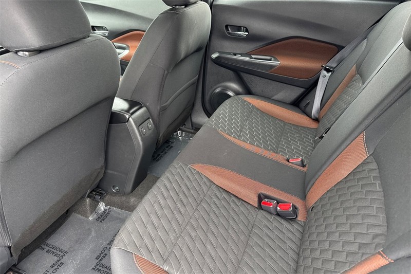 Nissan Kicks Vehicle Full-screen Gallery Image 12