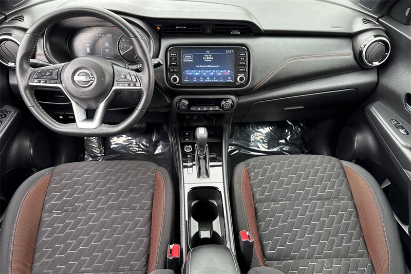 Nissan Kicks Vehicle Full-screen Gallery Image 13