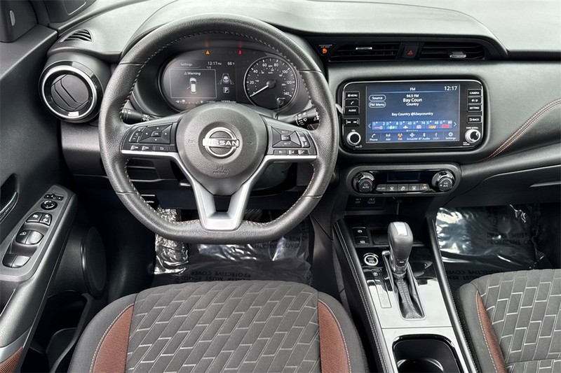 Nissan Kicks Vehicle Full-screen Gallery Image 14