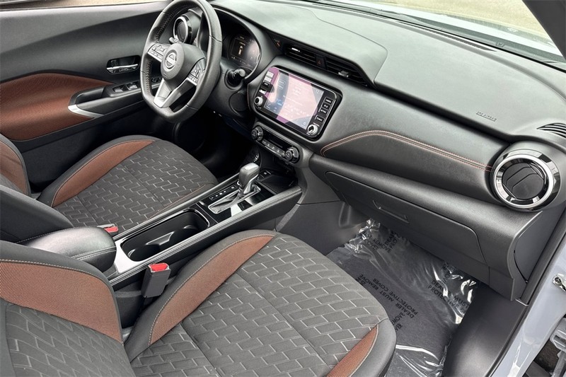 Nissan Kicks Vehicle Full-screen Gallery Image 15