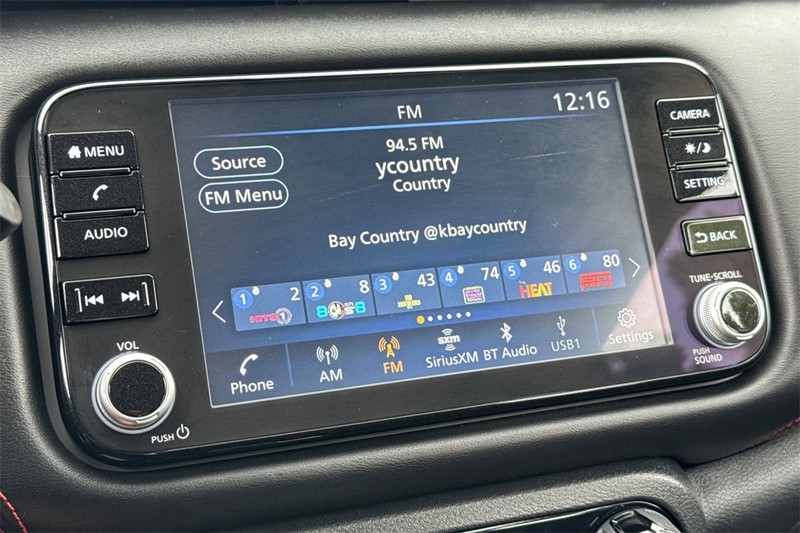 Nissan Kicks Vehicle Full-screen Gallery Image 17