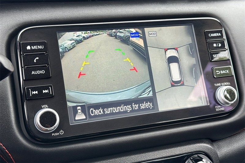 Nissan Kicks Vehicle Full-screen Gallery Image 18