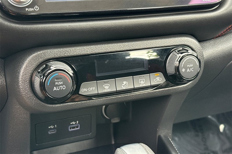 Nissan Kicks Vehicle Full-screen Gallery Image 19